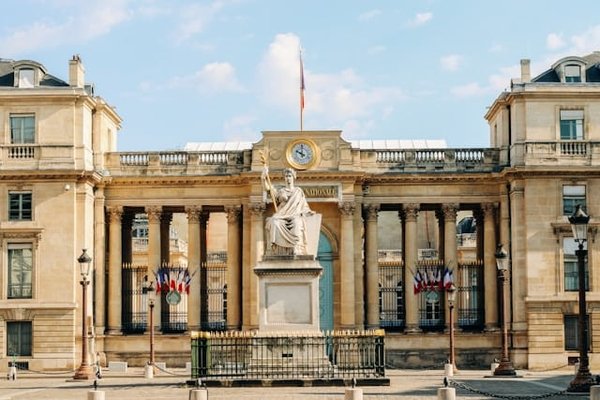 Comment choisir une croisière qui propose des visites de communautés autochtones en Amazonie?